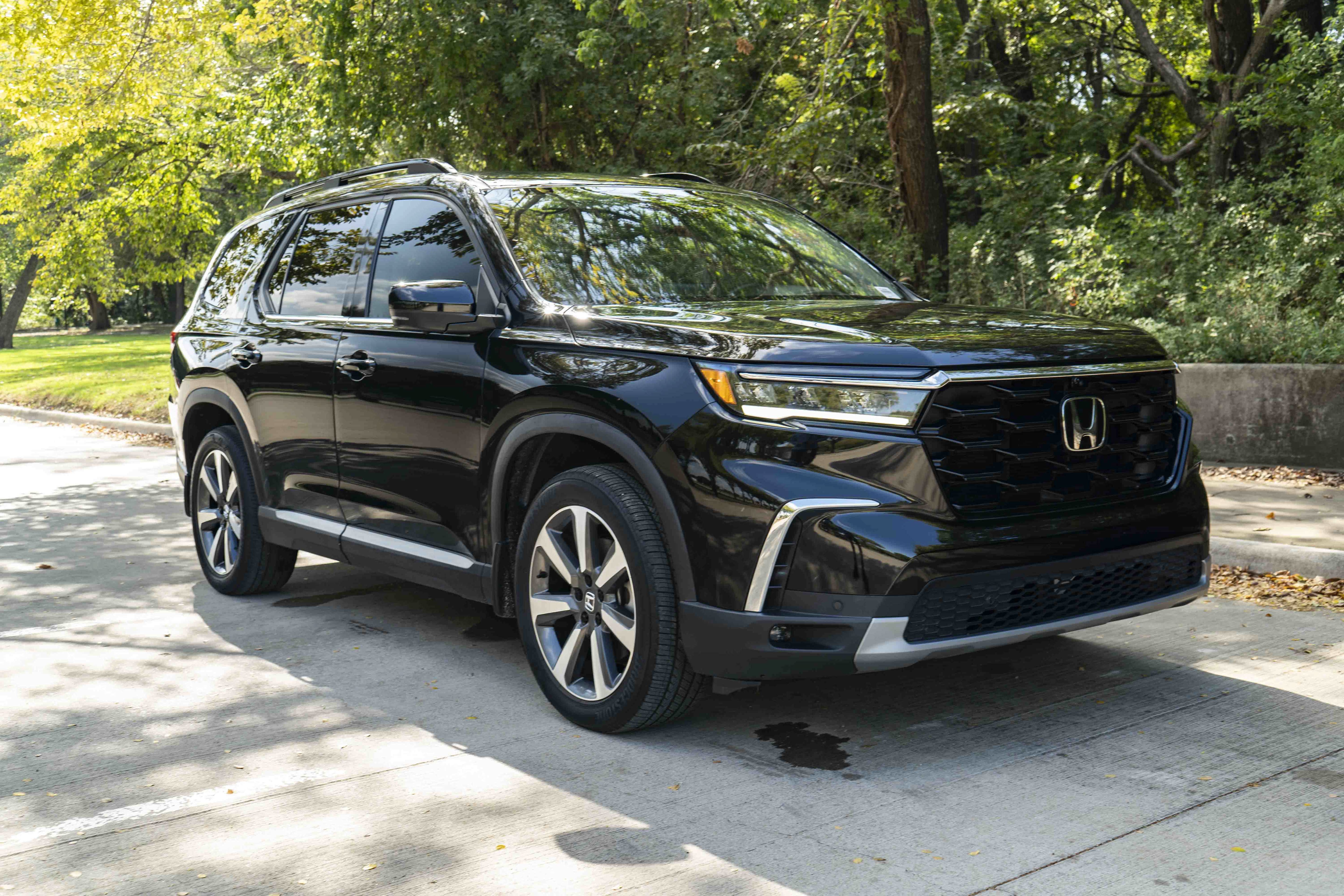 Used 2025 Honda Pilot Elite image 3