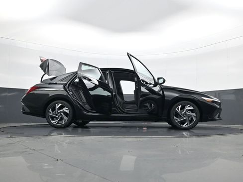 New 2026 Hyundai Elantra Limited image 33