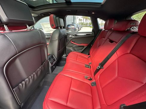 Used 2026 Porsche Macan AWD/4WD image 35