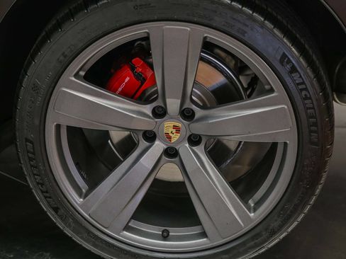 Certified 2025 Porsche Macan S AWD/4WD image 13