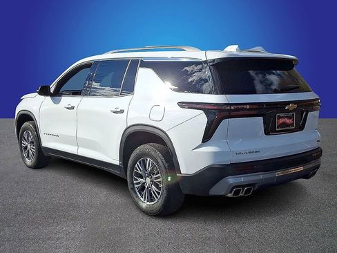 Used 2025 Chevrolet Traverse LT image 6