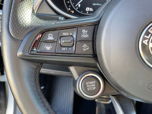 Used 2022 Alfa Romeo Stelvio Veloce image 17