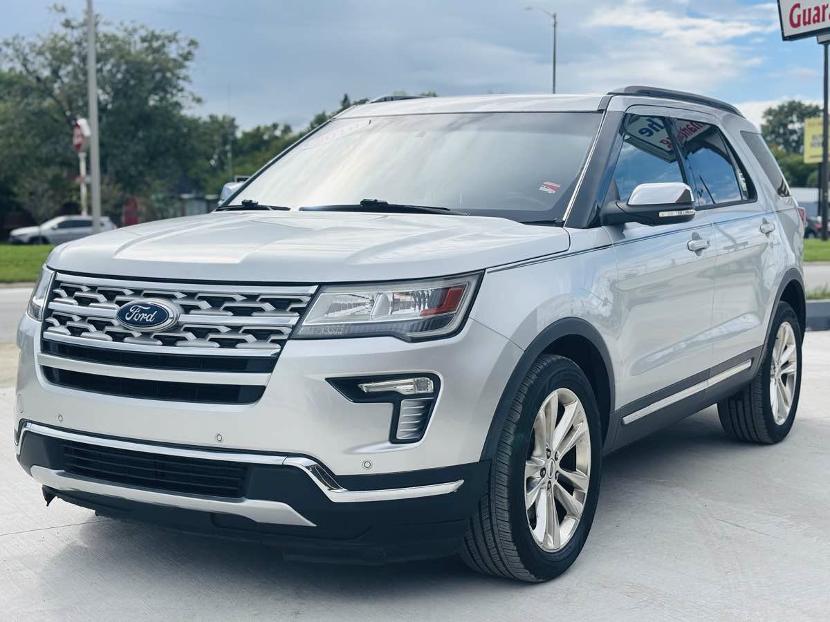 Used 2019 Ford Explorer XLT w/ Equipment Group 202A AWD/4WD image 17