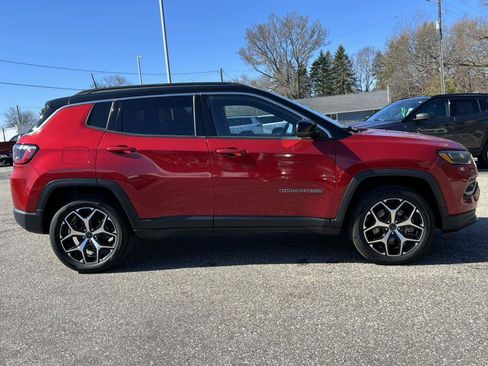 Used 2025 Jeep Compass Limited AWD/4WD image 37