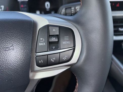 Used 2025 Ford Explorer Active AWD/4WD image 30