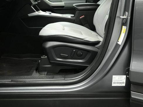 Certified 2021 Ford Explorer XLT w/ Equipment Group 202A RWD image 9