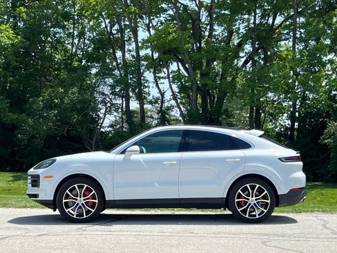 Certified 2024 Porsche Cayenne S AWD/4WD image 2