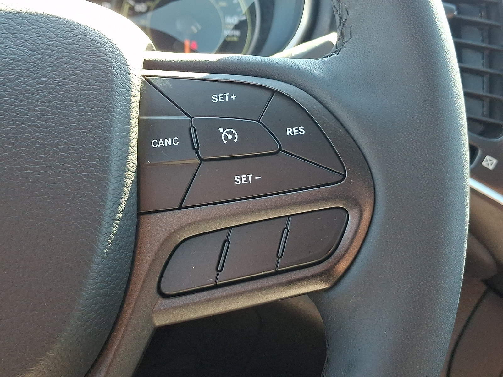 Used 2021 Jeep Cherokee Trailhawk w/ Premium Leather Package AWD/4WD image 22