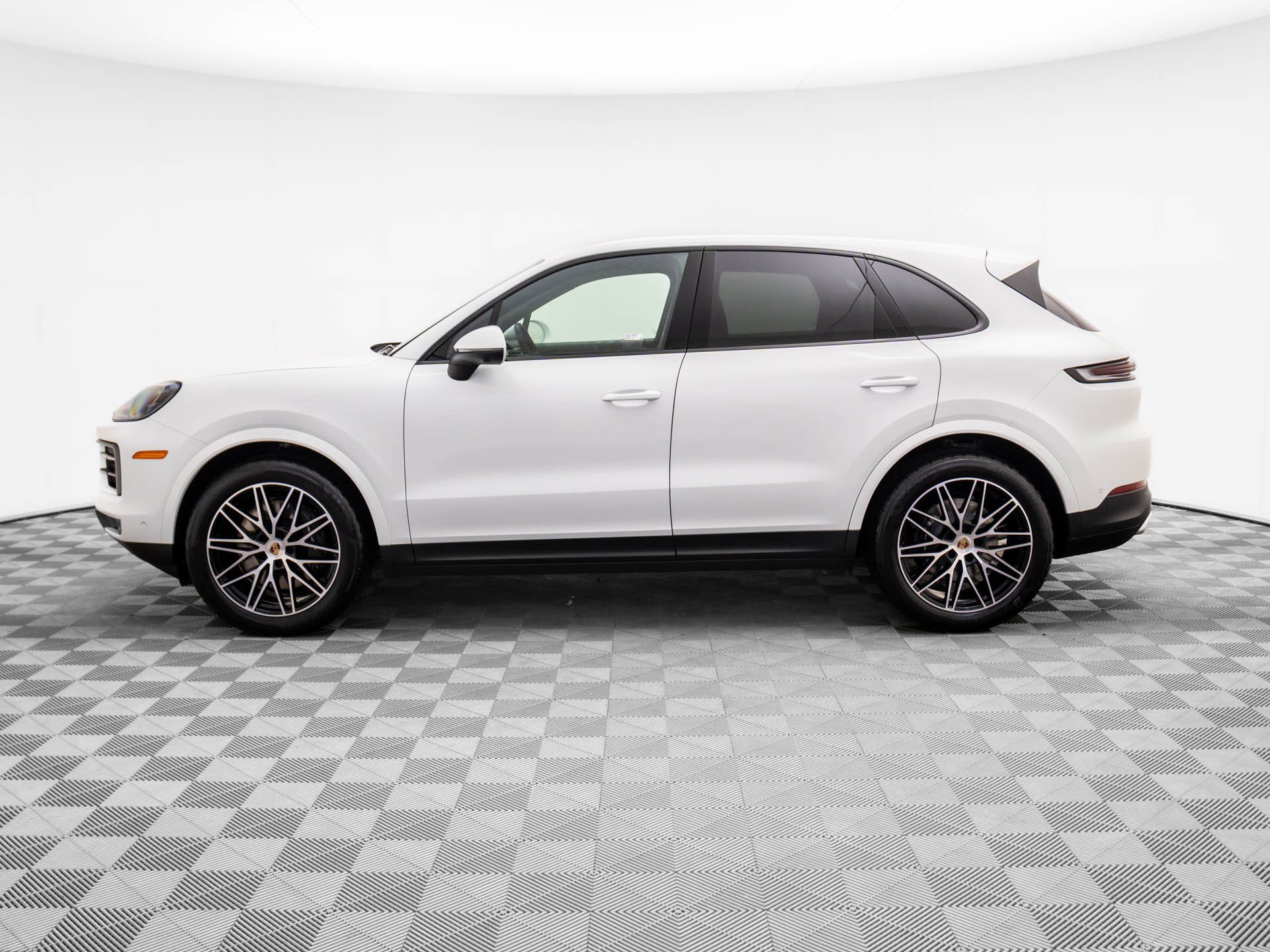 Certified 2026 Porsche Cayenne AWD/4WD image 2