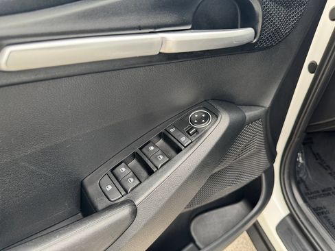 Used 2023 Kia Seltos LX AWD/4WD image 14