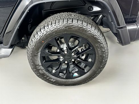 Used 2023 Jeep Wrangler Unlimited Sahara w/ Cold Weather Group AWD/4WD image 11