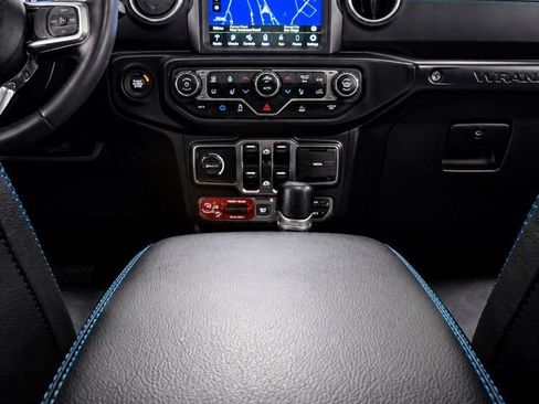 Used 2022 Jeep Wrangler Unlimited Rubicon 4xe w/ Cold Weather Group AWD/4WD image 26