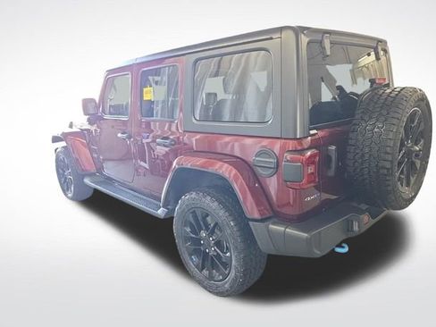 Used 2022 Jeep Wrangler Unlimited Sahara AWD/4WD image 5