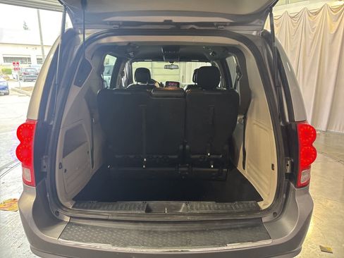 Used 2017 Dodge Grand Caravan SXT image 14