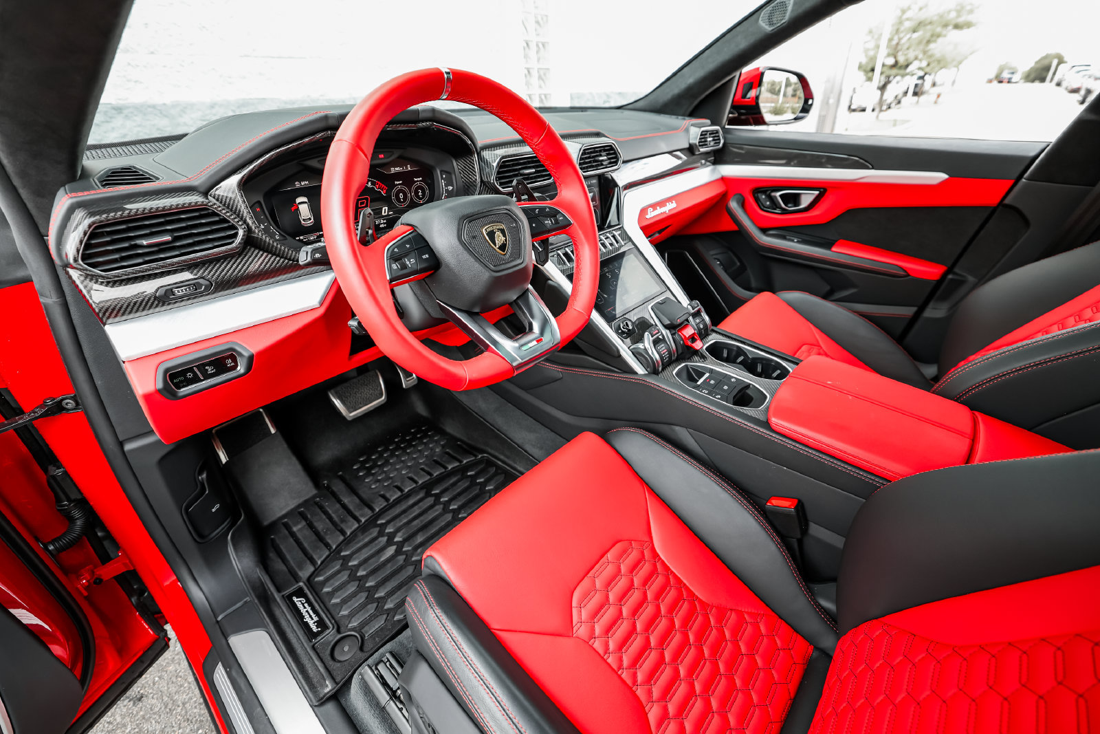 Used 2022 Lamborghini Urus AWD/4WD image 29