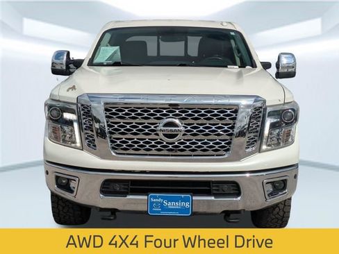 Used 2017 Nissan Titan SL w/ Chrome Package AWD/4WD image 11