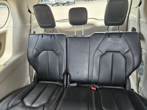 Used 2024 Chrysler Pacifica Touring-L FWD image 26