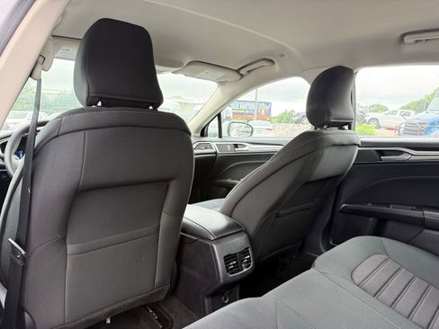 Used 2019 Ford Fusion SE FWD image 16