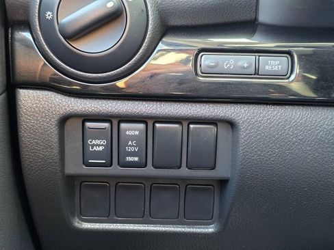 Used 2024 Nissan Titan SV w/ SV Convenience Package image 36