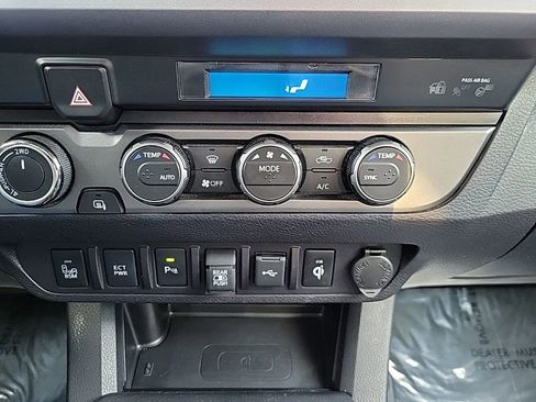 Used 2023 Toyota Tacoma TRD Off-Road w/ Technology Package AWD/4WD image 20
