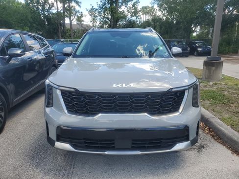 Used 2024 Kia Sorento S w/ Panoramic Sunroof Package FWD image 2