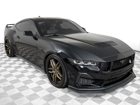 Used 2024 Ford Mustang GT Premium RWD image 3