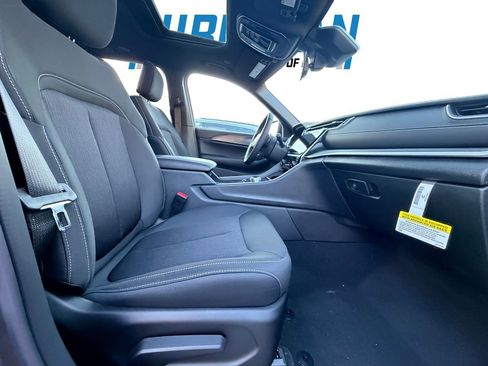 New 2025 Jeep Grand Cherokee Laredo X w/ Luxury Tech Group I image 23