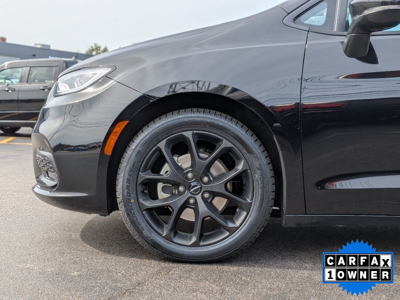 Used 2025 Chrysler Pacifica Limited FWD image 11