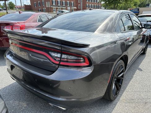 Used 2020 Dodge Charger SXT w/ Leather Interior Group RWD image 4