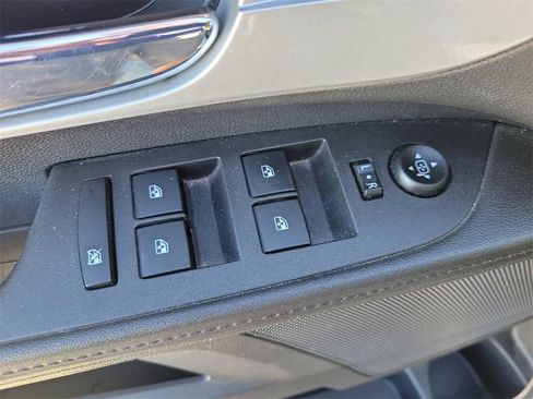 Used 2017 Chevrolet Equinox LT w/ Convenience Package image 22