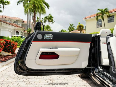 Used 2019 Rolls-Royce Dawn RWD image 29
