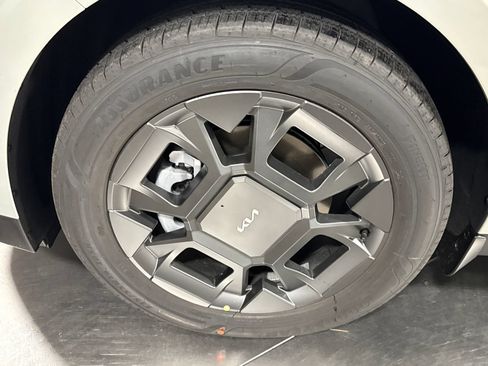 New 2026 Kia Carnival SX FWD image 2