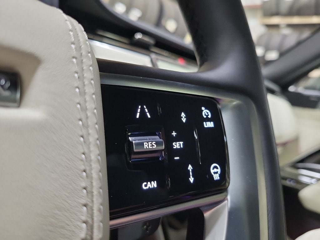 New 2026 Land Rover Range Rover Long Wheelbase SE AWD/4WD image 16