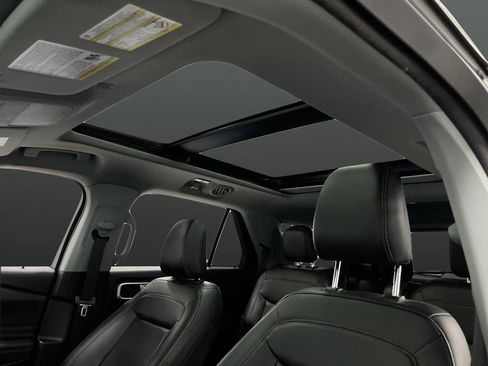 Used 2023 Ford Explorer XLT image 7