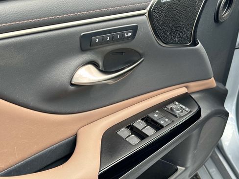 Used 2024 Lexus ES 350 Ultra Luxury w/ Accessory Package (Z2) FWD image 18