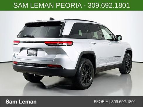 New 2025 Jeep Grand Cherokee Altitude image 7