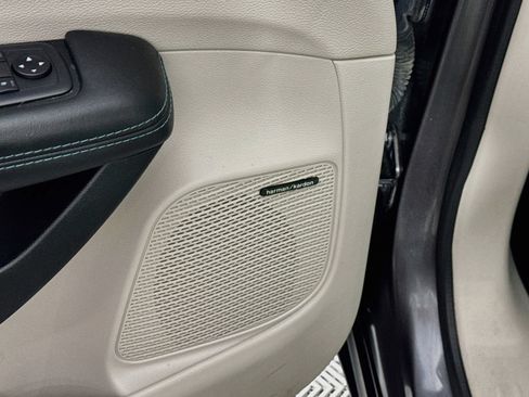Used 2018 Chrysler Pacifica Limited FWD image 16