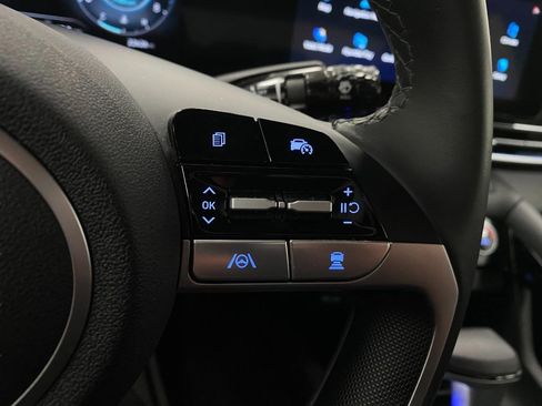 Certified 2025 Hyundai Elantra SEL image 17