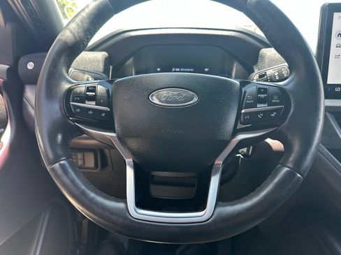 Certified 2025 Ford Explorer Platinum RWD image 21