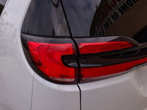 Used 2023 Chrysler Pacifica Limited image 7