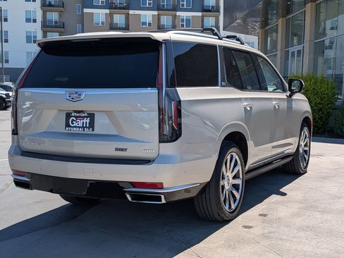 Used 2021 Cadillac Escalade Premium Luxury Platinum AWD/4WD image 3