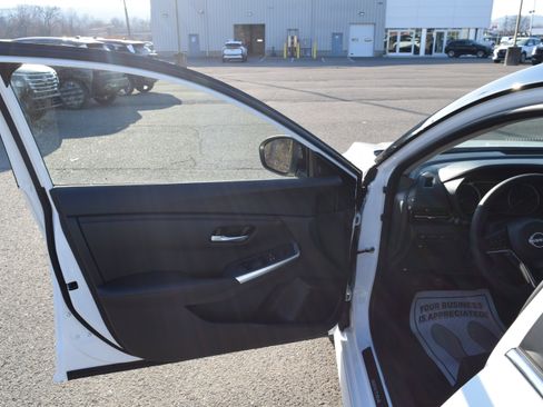 New 2025 Nissan Sentra SR image 11