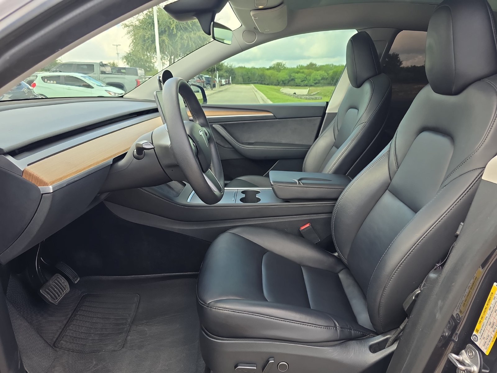 Used 2024 Tesla Model Y Long Range AWD/4WD image 12