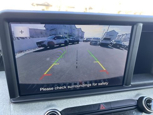 Used 2022 Ford Maverick XLT image 30