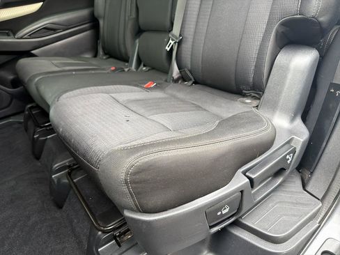 Used 2022 Subaru Ascent Premium w/ Convenience Package AWD/4WD image 17
