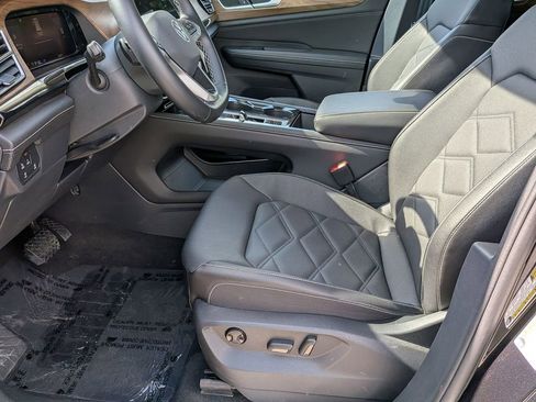 Used 2025 Volkswagen Atlas SE image 20