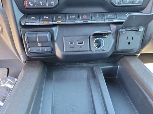 Used 2021 Chevrolet Silverado 1500 LTZ w/ Technology Package AWD/4WD image 31