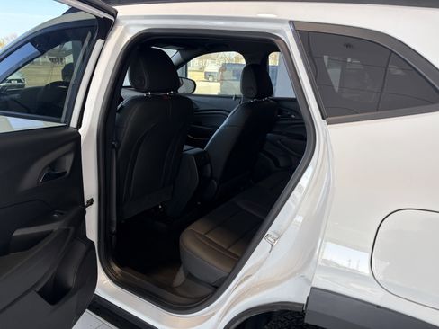 Used 2025 Chevrolet Trax RS w/ Sunroof Package image 19