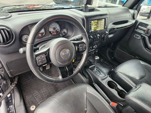 Used 2017 Jeep Wrangler Unlimited Sahara AWD/4WD image 33