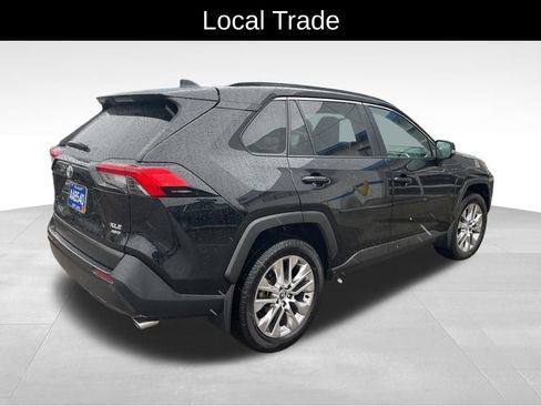 Used 2020 Toyota RAV4 XLE Premium image 7